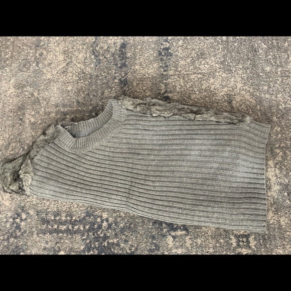 Fuzzy vest - Picture 4 of 5